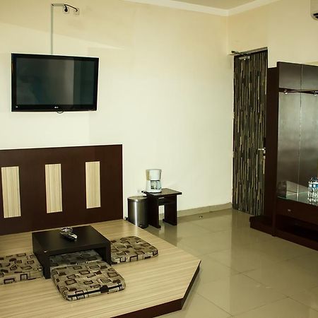 Vindhika Hotel Makassar Dış mekan fotoğraf